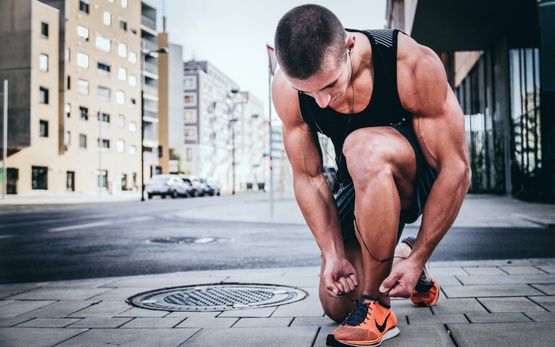 Cours de stéroïdes pour l'augmentation de la masse musculaire : construction d'un corps